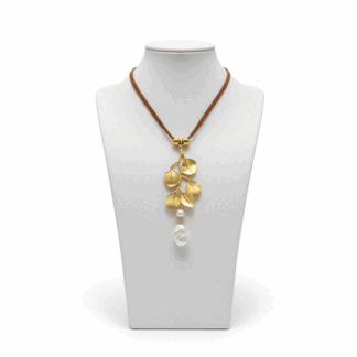 collar hojas realizadas a mano con perla de barroca y cordon ante natural